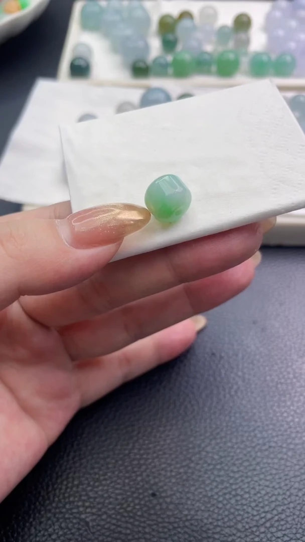 未镶嵌定制翡翠?*卿珠子