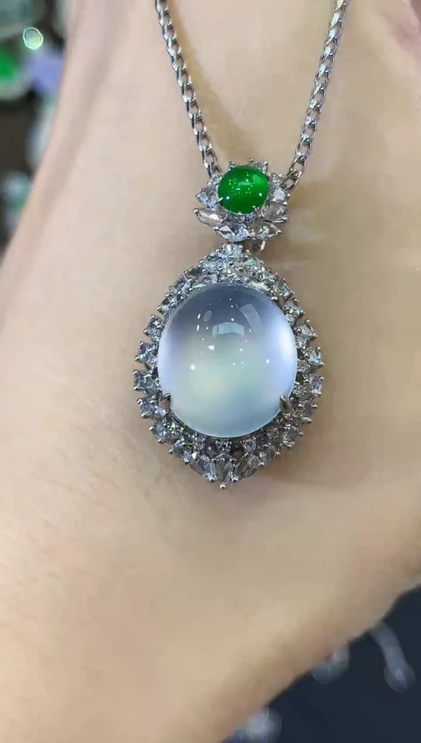 吊坠(不含链)18K金镶嵌翡翠大**可C122