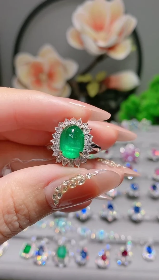 18K金镶嵌18K金戒指祖母绿.