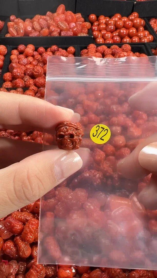 颈饰未镶嵌南红玛瑙1