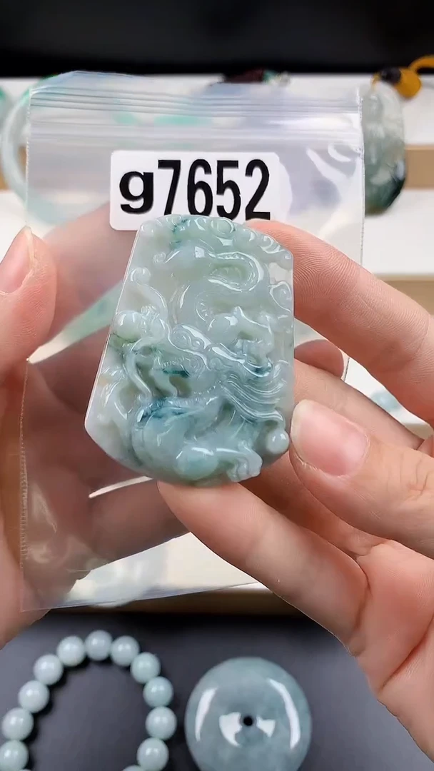 颈饰未镶嵌翡翠天然翡翠吊坠挂件