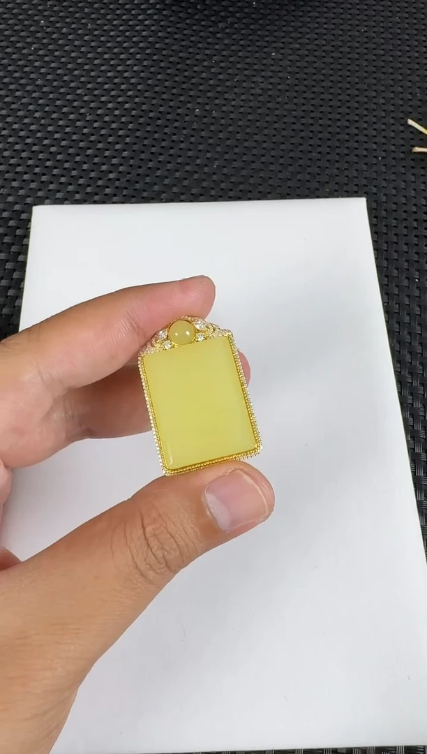 【闪购商品】和田玉吊坠18K金镶嵌无事牌