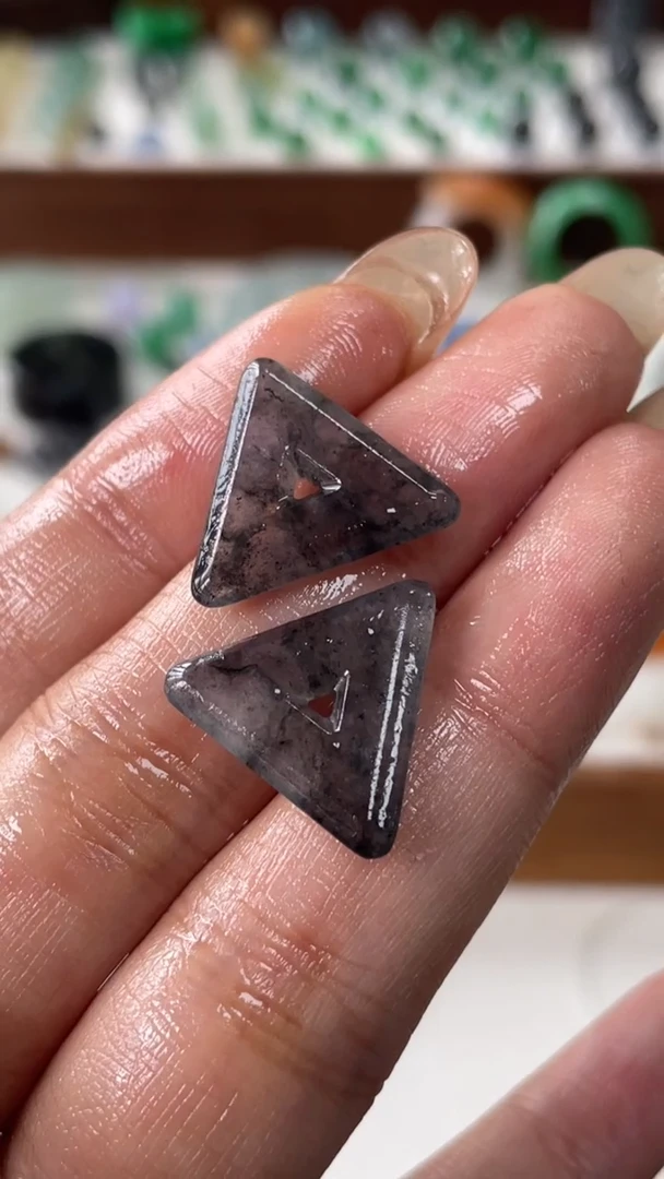 定制翡翠未镶嵌15.8*17.8*2.7三角