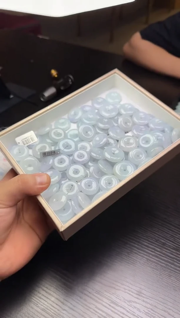 翡翠未镶嵌颈饰ZYC32（多样性发货一个）