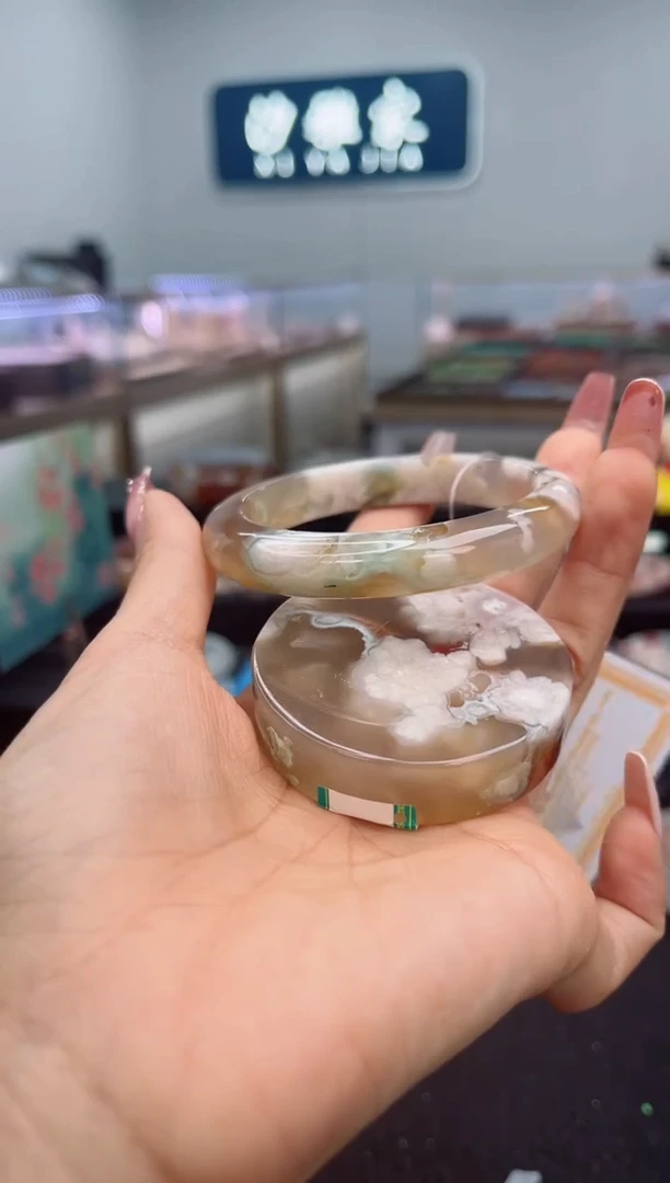 石英质玉手镯未镶嵌56圈口（赠品镯心）6881765