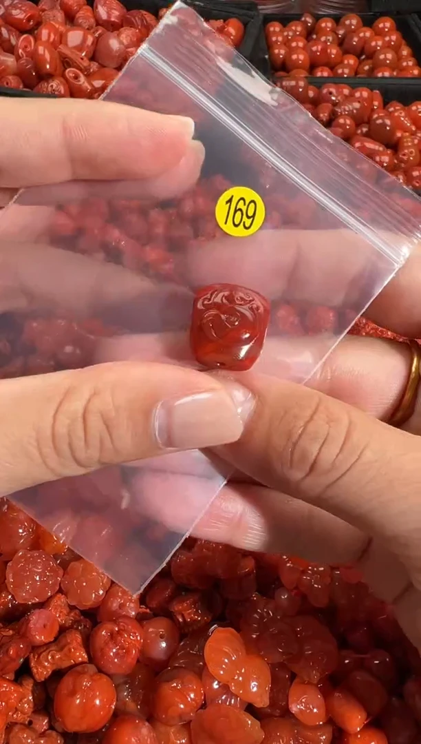 颈饰未镶嵌南红玛瑙1