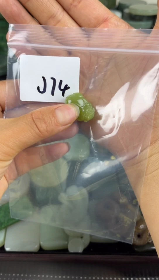 和田玉未镶嵌珠宝半成品貔貅，穿手串