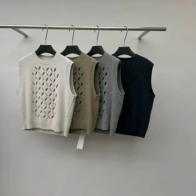 秋冬款无袖镂空毛衣背心240321