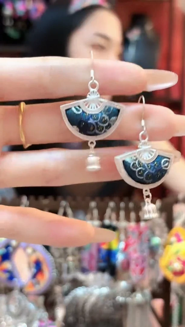 织绣云织谣民族风精美饰品700**