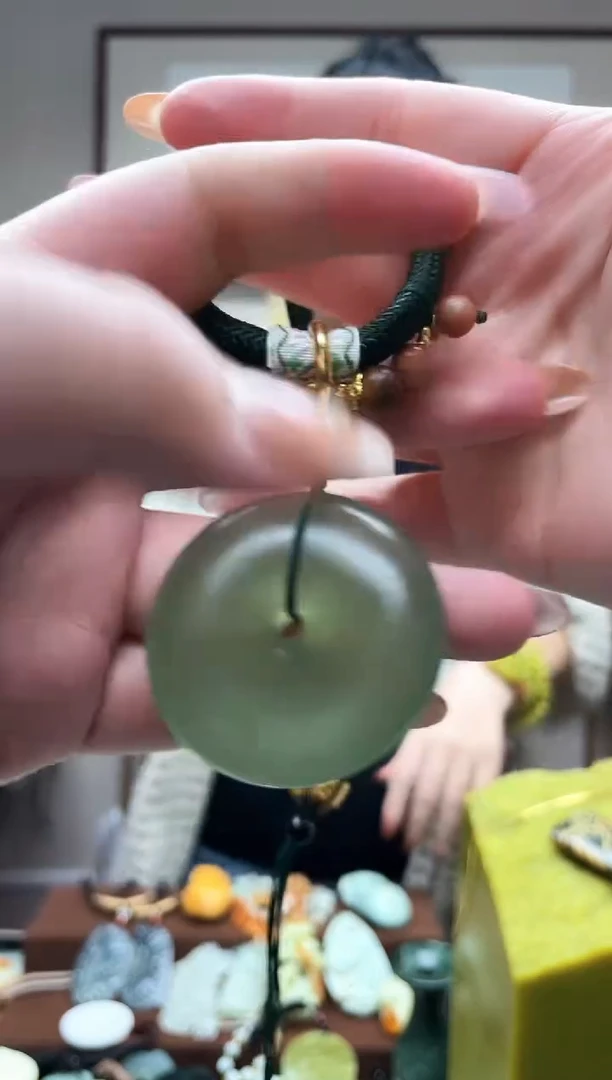 未镶嵌岫玉吊坠··