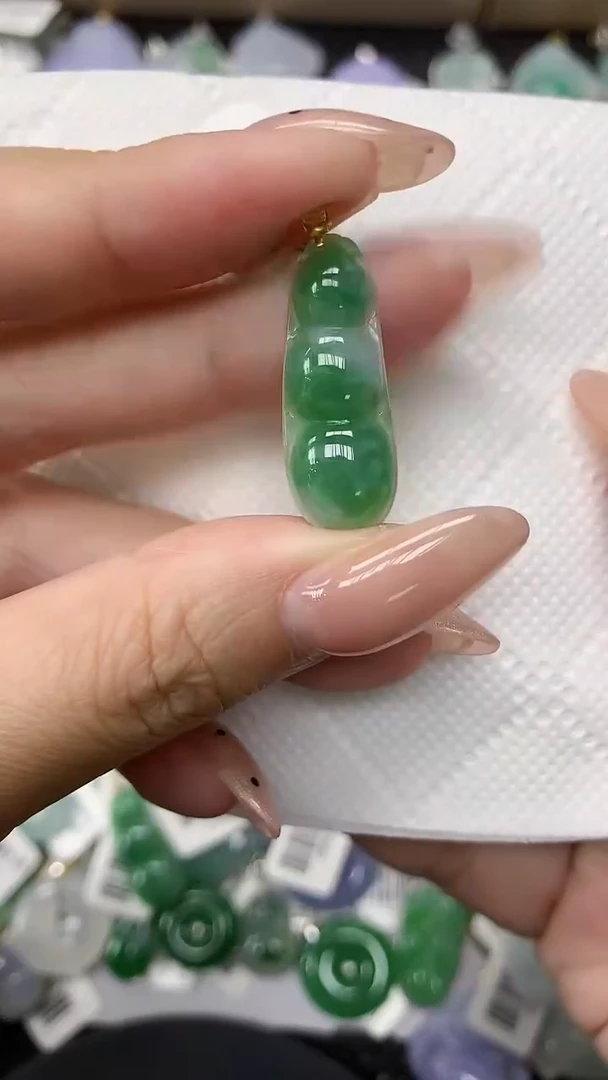 颈饰18K金镶嵌翡翠111111111