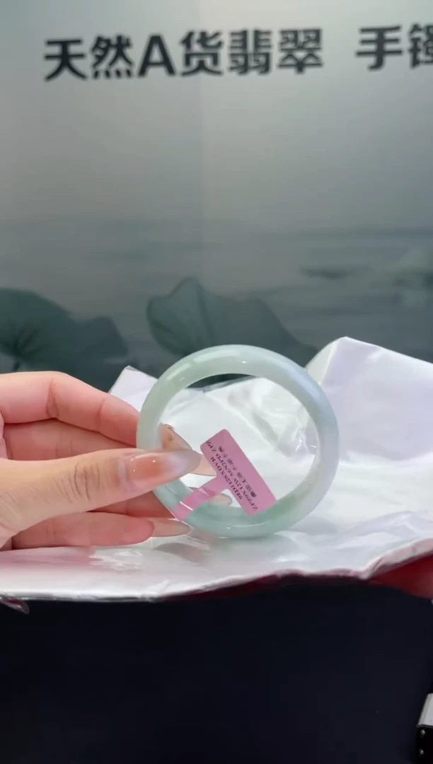 翡翠手镯未镶嵌翡翠手镯8
