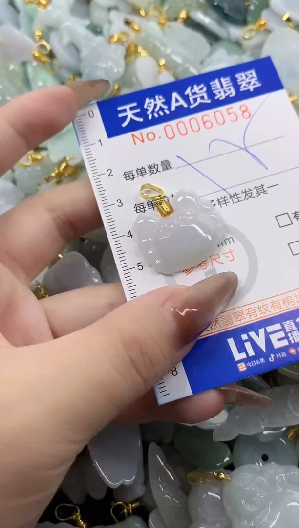 翡翠未镶嵌颈饰天然A货翡翠