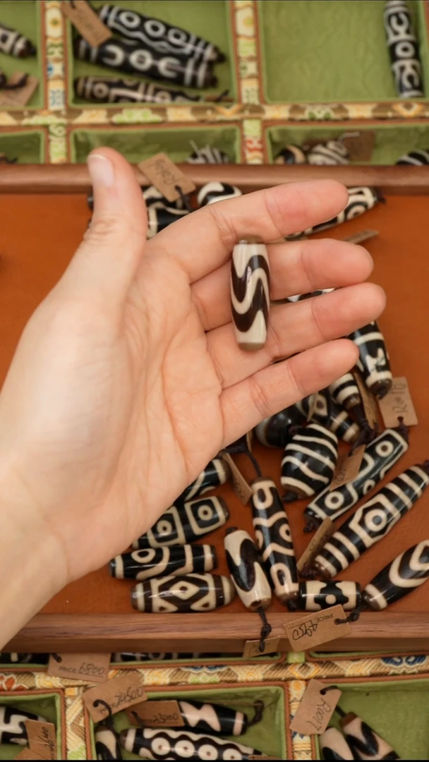 合金虎牙玛瑙/玉髓新***J虎牙