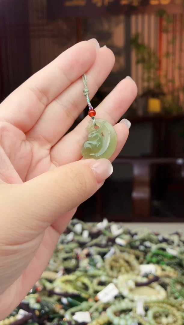 和田玉未镶嵌颈饰拍一发一