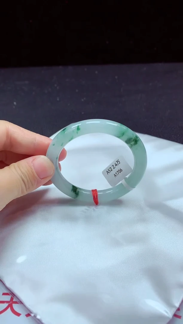 【闪购商品】翡翠手镯未镶嵌镯子52+