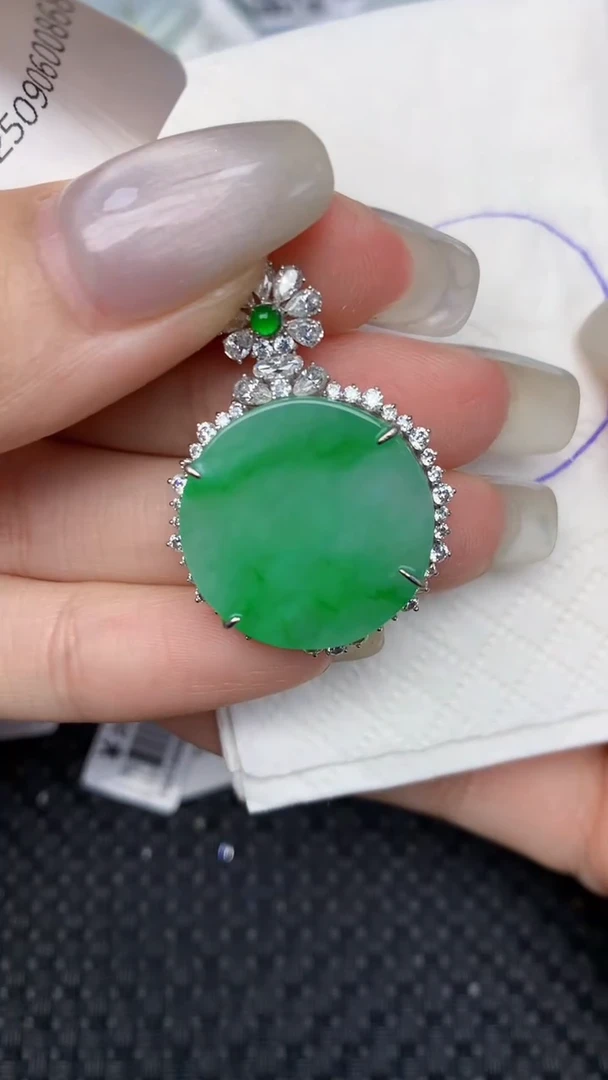 颈饰18K金镶嵌翡翠天然缅甸翡翠a货百元以上9元证书费自理