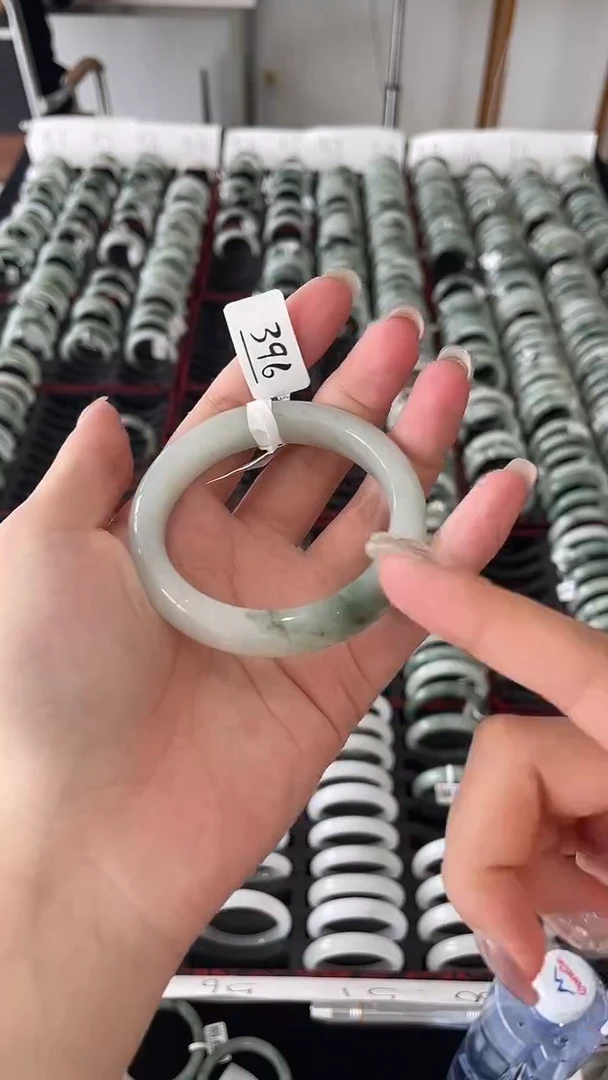 未镶嵌手镯石英质玉微瑕396