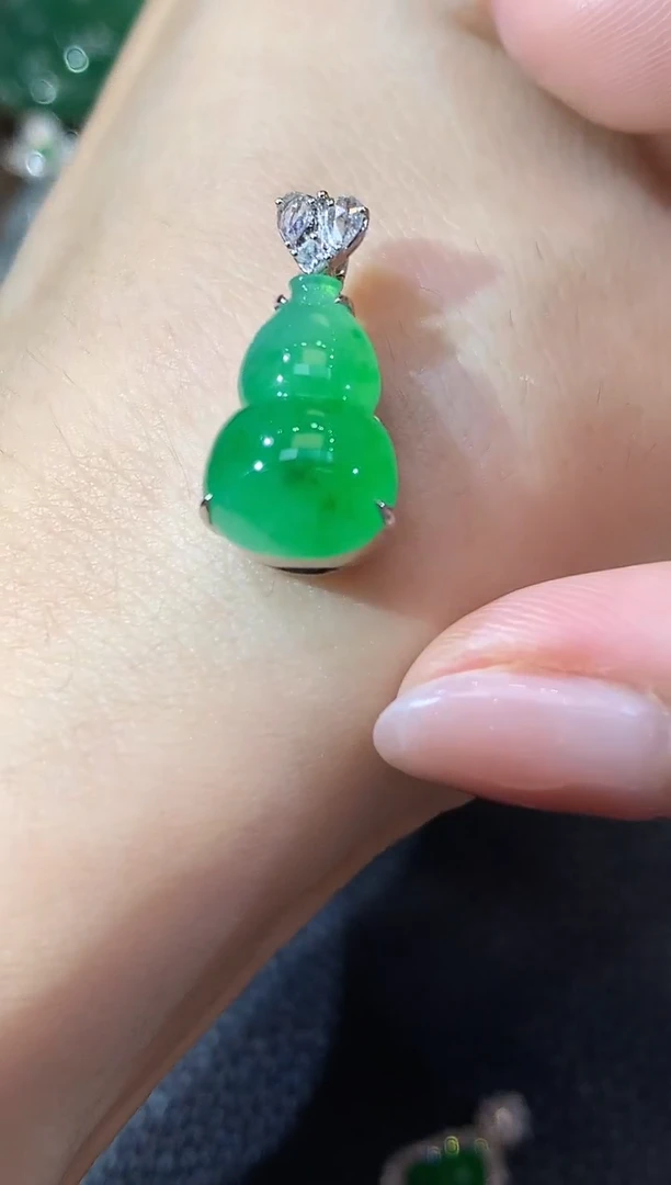 吊坠(不含链)18K金镶嵌翡翠A75