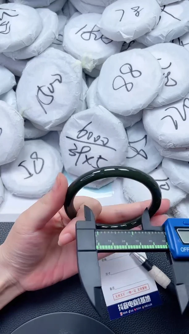 和田玉手镯未镶嵌P478