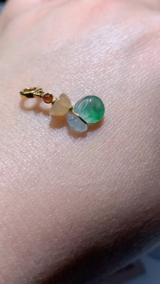 翡翠未镶嵌颈饰净货