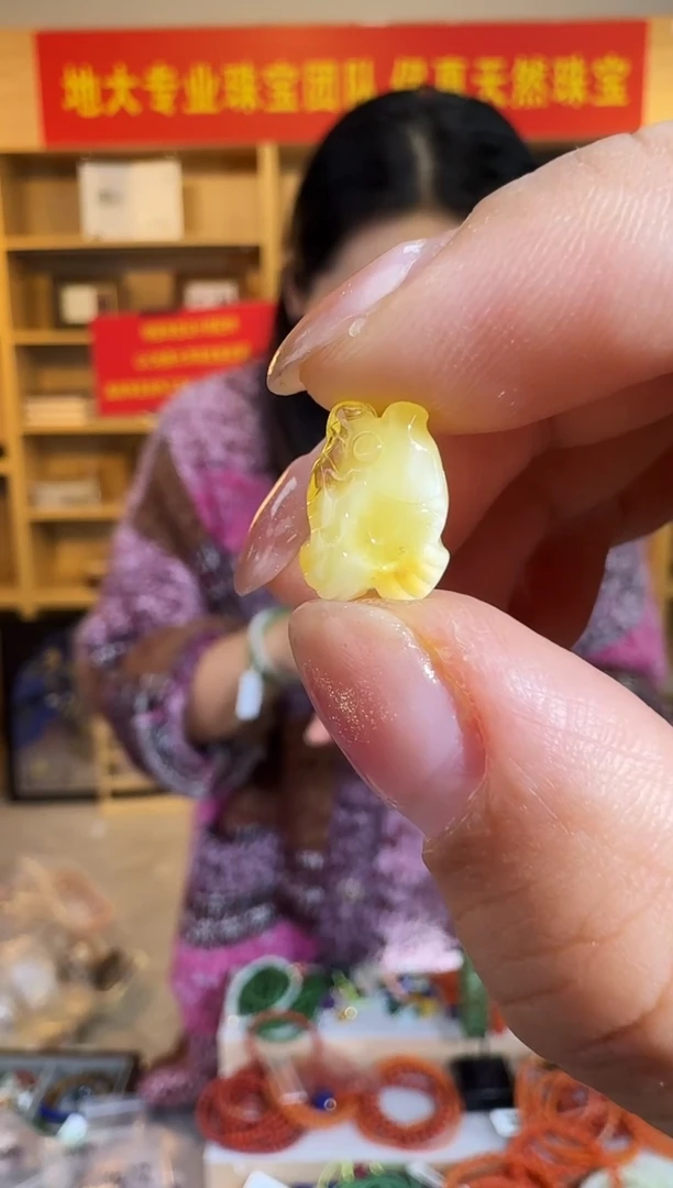 裸石蜜蜡未镶嵌8.5*12mm蜜蜡小福鱼通孔雕件多样性发一