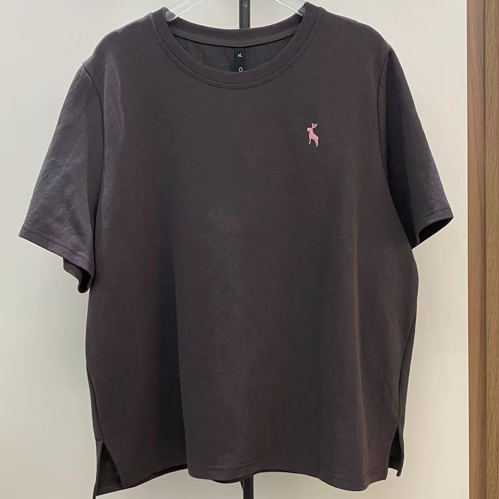 水淼2026春新款简约百搭圆领刺绣T恤-2134