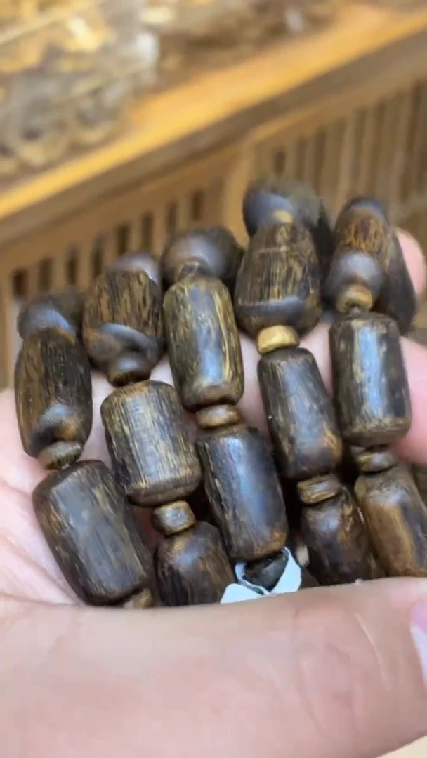 沉香手串 海南红金猊随型单圈沉水多样性发其一