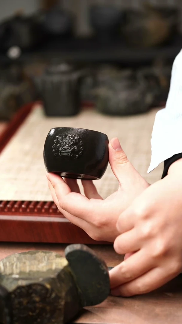 柯荣盛老师作品冰碛岩重工雕刻高筒兽杯