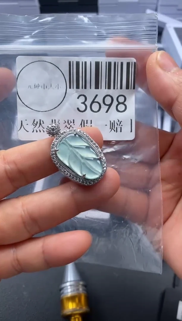 吊坠(不含链)未镶嵌翡翠3698