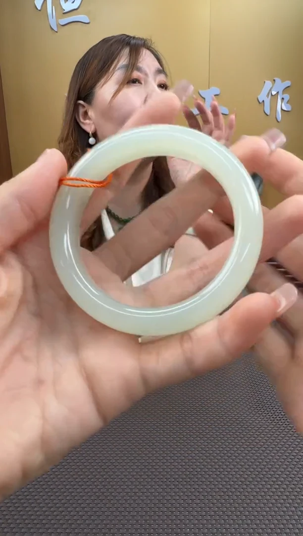 【闪购商品】和田玉手镯未镶嵌57