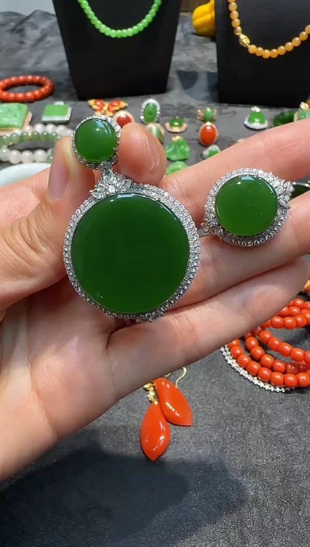 颈饰未镶嵌和田玉1套装