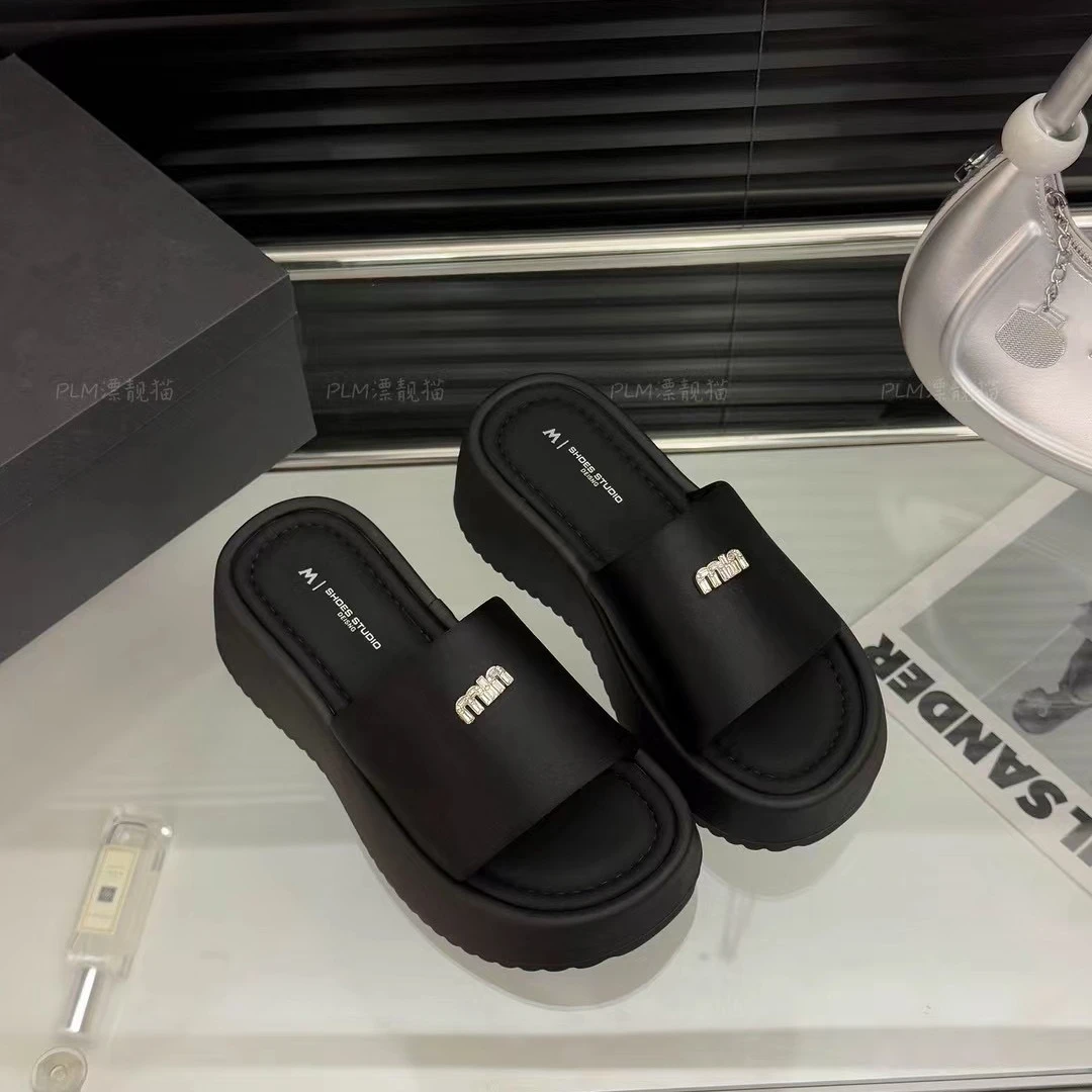 miu钻-厚底黑色设计拖鞋5505-1