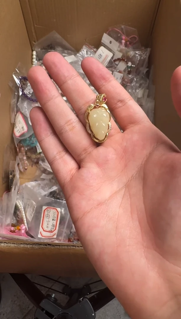 和田玉未镶嵌吊坠(不含链)上