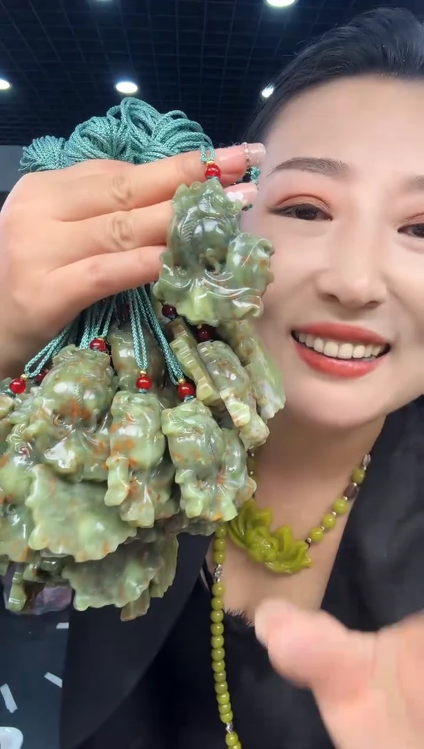 【闪购商品】岫玉颈饰未镶嵌仙女金鱼满堂