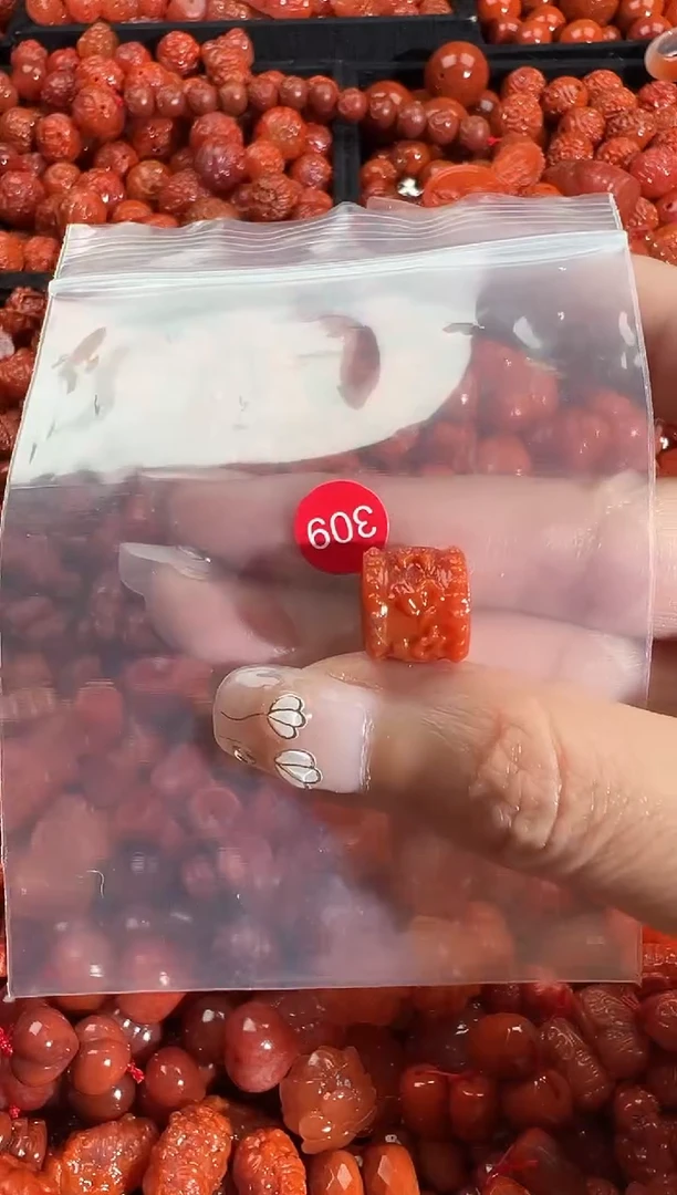 颈饰未镶嵌南红玛瑙1