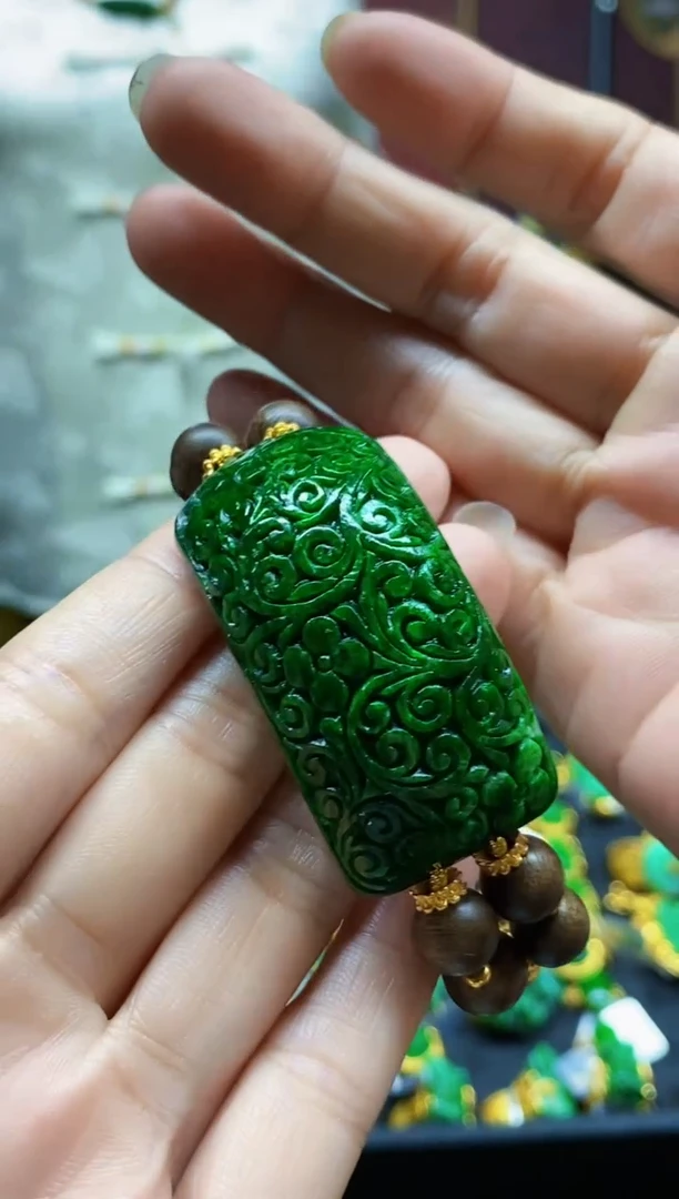 颈饰未镶嵌翡翠手牌