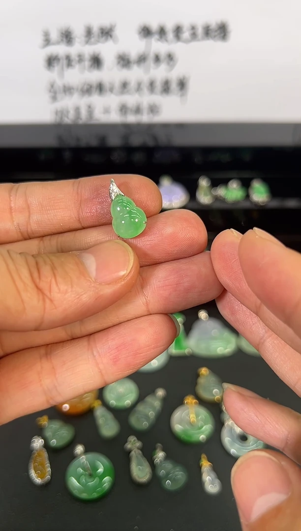 吊坠(不含链)18K金镶嵌翡翠缅甸a货翡翠18k金钻镶嵌葫芦