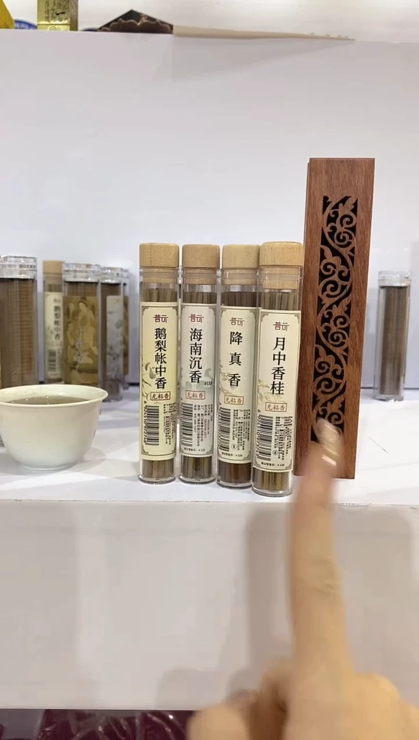 1降真+海南+鹅梨+桂花无粘+花梨木卧香炉