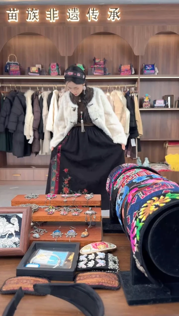 刺绣扶光苗绣传承L25