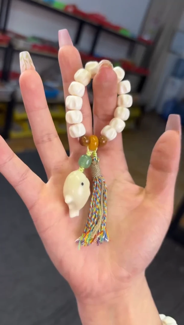 【闪购商品】石英质玉（黄龙玉）手链未镶嵌鲨叼黄龙玉设计指尖捻