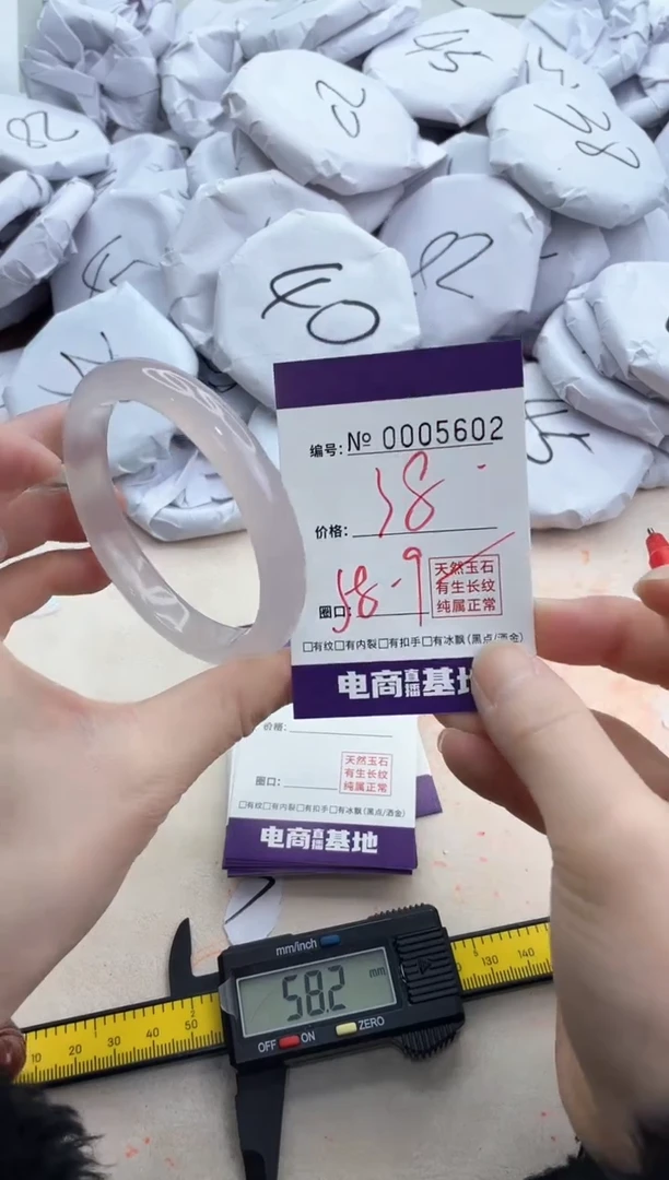 【闪购商品】玛瑙/玉髓手镯合金5602