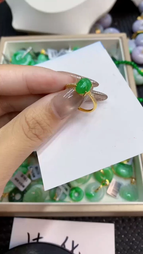 颈饰未镶嵌翡翠1