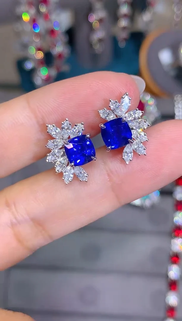 耳钉蓝宝石18K金镶嵌2.4CT