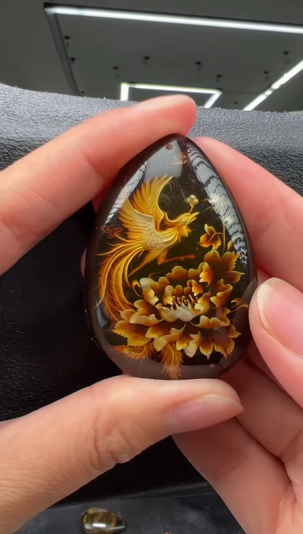 未镶嵌颈饰琥珀凤凰