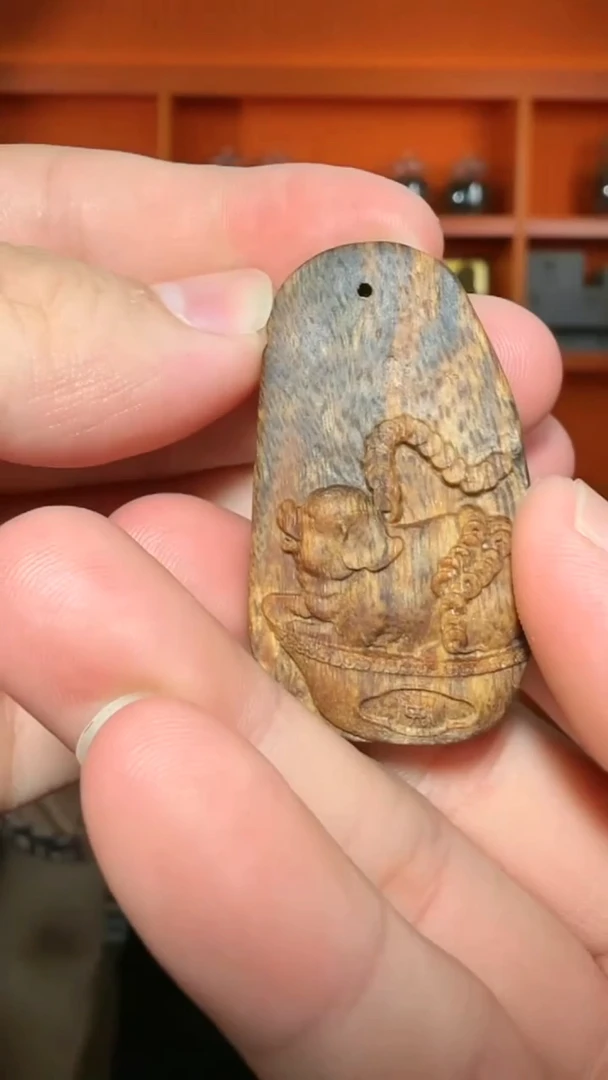 沉香吊坠306号白棋生肖猪多样性发一