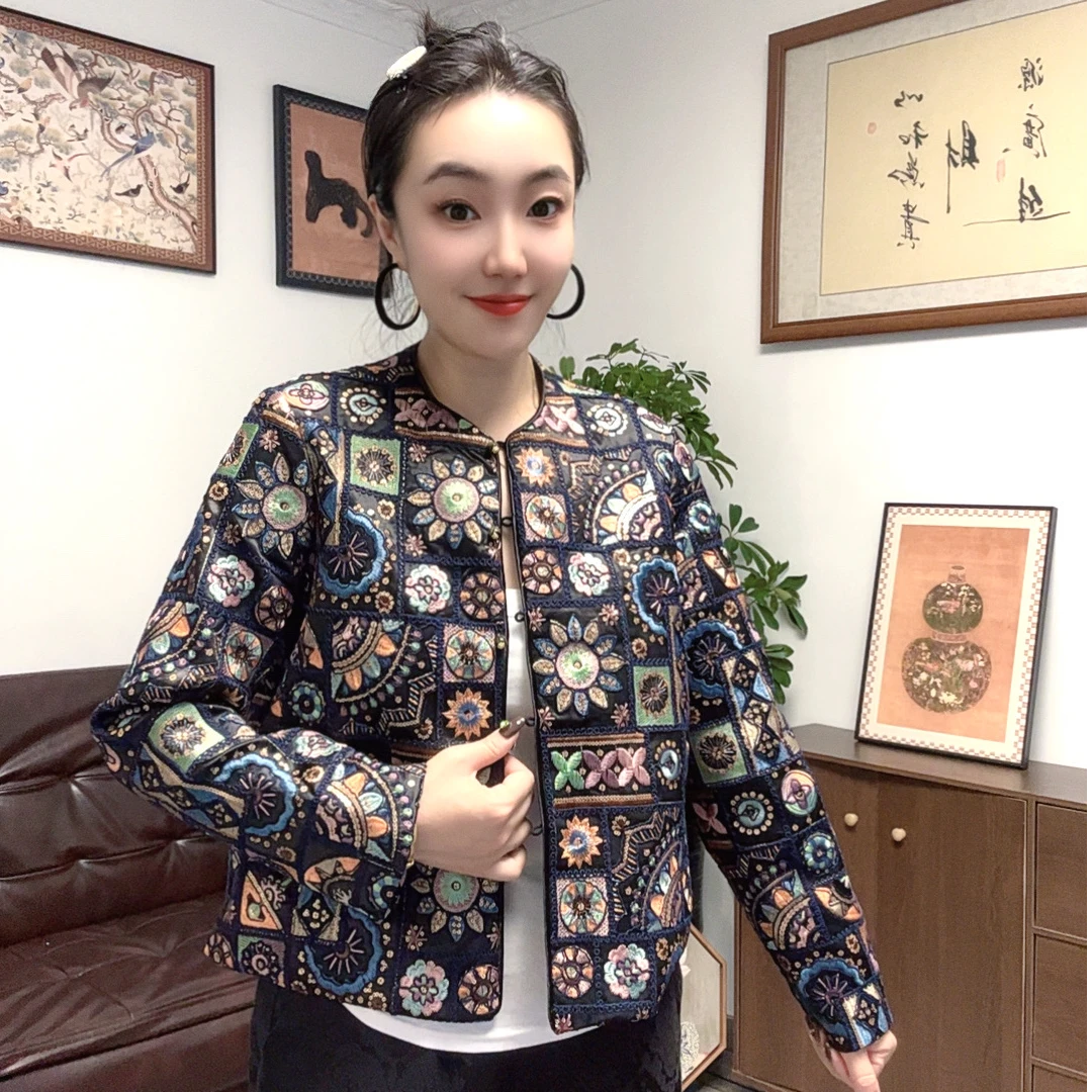 重工刺绣秋季直下摆常规单排扣女短外套百搭民族风上衣休闲