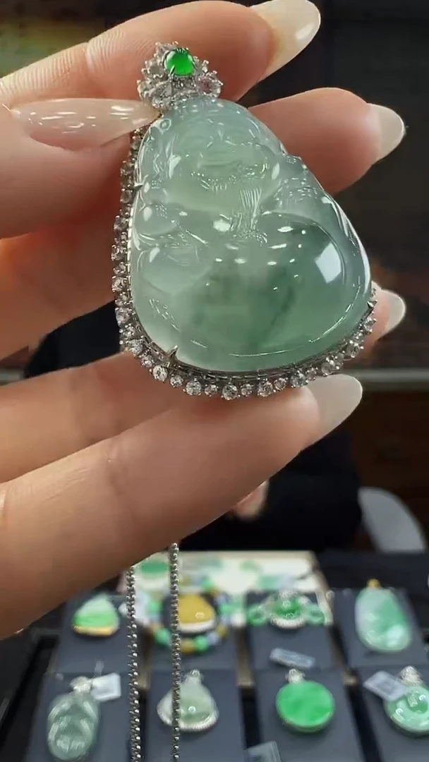 18K金镶嵌挂件翡翠财神