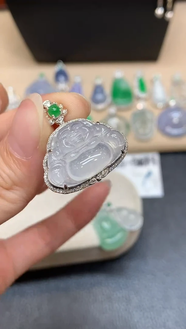 颈饰18K金镶嵌翡翠佛公【无服务费