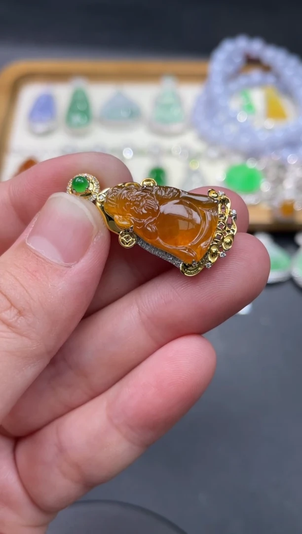 【闪购商品】翡翠颈饰18K金镶嵌72........